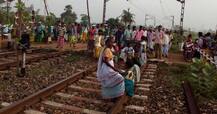 আদিবাসীদের জমি নিয়ে ঝাড়খণ্ডের প্রস্তাবিত আইনের প্রতিবাদে শালবনি, পুরুলিয়ায় রেল অবরোধ, আটকে বহু ট্রেন
