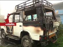 দার্জিলিংয়ে পুলিশের গাড়িতে আগুন লাগাল মোর্চা