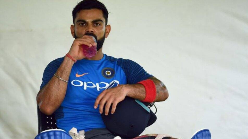 Watch Virat Kohli Takes A Dig At Steve Smith Over Drs Referral দেখুন:ডিআরএস রেফারেল নিয়ে স্মিথকে খোঁচা কোহলির!