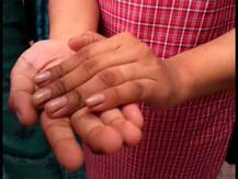 নখে পলিশ লাগিয়ে স্কুলে যাওয়ায়, শিক্ষিকারা অপমান করে বের করে দিল ছাত্রীকে