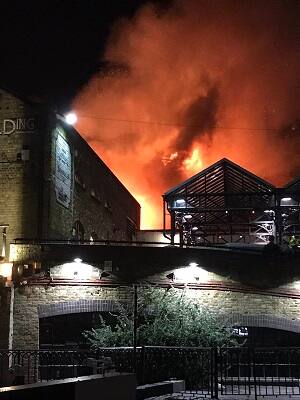 Fire Ravages Building In Londons Camden Lock Market লন্ডনের ক্যামডেন লক মার্কেটে আগুন, হতাহতের খবর নেই