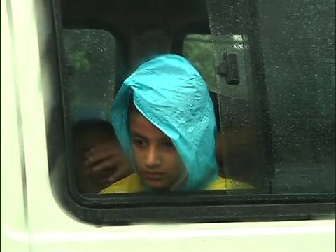 নিম্নচাপ ও ঘূর্ণাবর্তের জোড়া প্রভাবে রাজ্যজুড়ে প্রবল বর্ষণ নিম্নচাপ ও ঘূর্ণাবর্তের জোড়া প্রভাবে রাজ্যজুড়ে প্রবল বর্ষণ