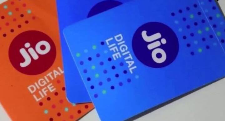 ৪,৯৯৯ টাকায় ২১০ দিনের জন্য ৩৮০ জিবি ফোর জি ডেটা এবং আনলিমিটেড লোকাল ও এসটিডি কল পাওয়া যাবে