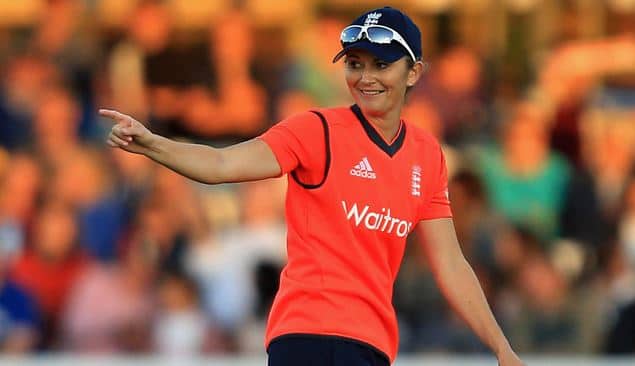 শার্লট ১৯১ ম্যাচে ১৮০ ইনিংসে ৩৮.১৬ গড়ে করেছেন ৫,৯৯২ রান। 