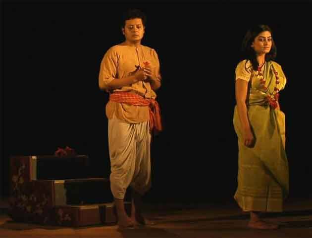 চতুর্থ তথা শেষ গল্প এক অভিনেত্রীকে নিয়ে, যে সংগ্রাম করছে ইন্ডাস্ট্রিতে টিকে থাকার। 