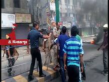 ব্যবসায়ী বনধকে ঘিরে ফের উত্তপ্ত রায়গঞ্জ, রাস্তা অবরোধ, বিক্ষোভ, পুলিশের সঙ্গে বচসা