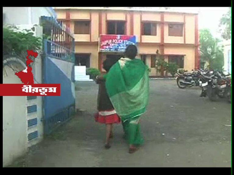 স্কুলের প্রধান শিক্ষকের কাছে অঙ্ক শিখতে গিয়ে শ্লীলতাহানির শিকার চতুর্থ শ্রেণির ছাত্রী Head Master Of The School Molested Class Iv Student In Name Of Teaching Maths স্কুলের প্রধান শিক্ষকের কাছে অঙ্ক শিখতে গিয়ে শ্লীলতাহানির শিকার চতুর্থ শ্রেণির ছাত্রী