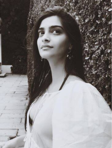 এই ছবিগুলি থেকেই স্পষ্ট, কেন তাঁকে ফ্যাশন-ডিভা বলা হয়। 