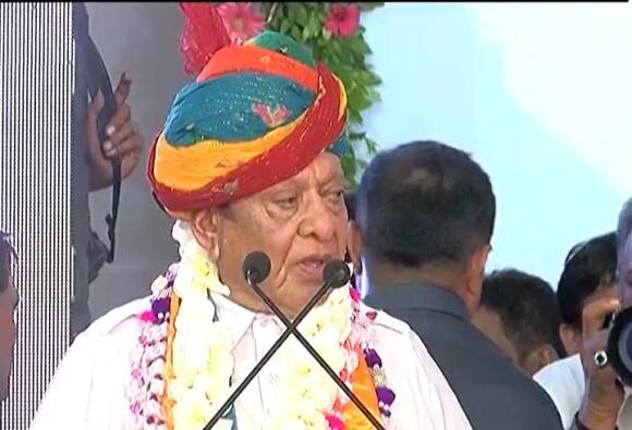 Vaghela Jolts Congress Quits Party On Birthday Says Wont Return To Bjp গুজরাতে কংগ্রেসকে ধাক্কা দিয়ে দল ছাড়লেন বাঘেলা, জানালেন, বিজেপিতে ফিরছেন না