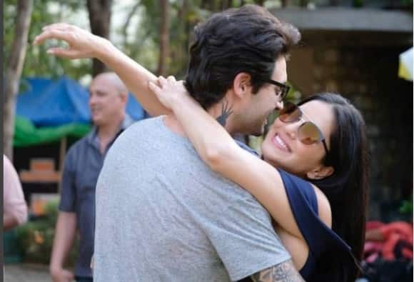 ড্যানিয়েল বলেছেন, দু বছর আগে তাঁরা যখন একটি অনাথ আশ্রমে যান, তখনই একটি শিশুকে দত্তক নেওয়ার আবেদন করেন। এভাবেই তাঁরা অনাথ বাচ্চাদের পাশে থাকতে চাইছেন