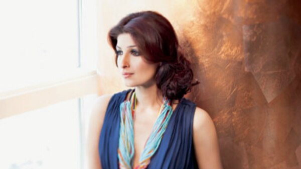 Twinkle Khanna Chokes At 30000 Feet মাটি থেকে ৩০,০০০ ফুট উঁচুতে শ্বাসরোধ হয়ে গেল টুইঙ্কল খান্নার