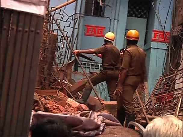 2 Die As Century Old Building Collapse At Bowbazar বউবাজারে ভেঙে পড়ল শতাব্দীপ্রাচীন বাড়ি, মৃত ২