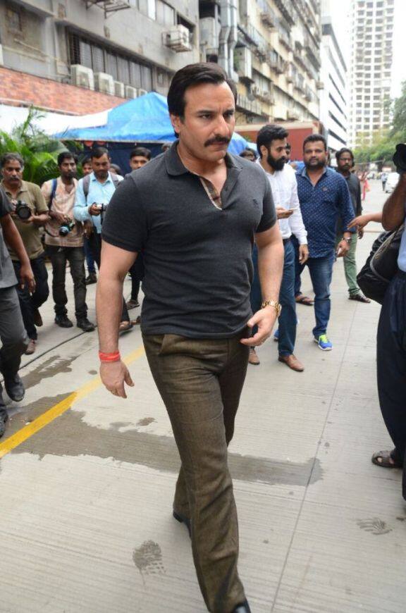 ছবিতে একজন ব্যবসায়ীর চরিত্রে অভিনয় করেছেন সেফ