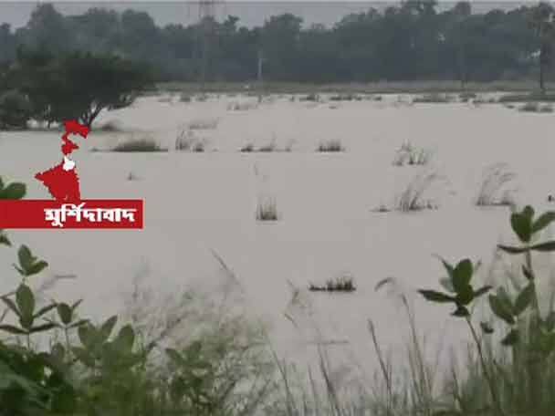 মুর্শিদাবাদে জলের তোড়ে ভেসে গিয়ে অষ্টম শ্রেণির ছাত্রের মৃত্যু। 