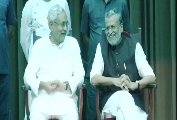 Nitish Kumar To Take Oath Again As Chief Minister Of Bihar Today বিহারের মুখ্যমন্ত্রী পদে শপথ নিলেন নীতীশ, উপ মুখ্যমন্ত্রী বিজেপির সুশীল মোদী