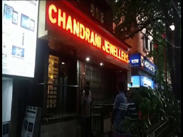 Robbery At Jewellery Shop At Jodhpur Park In Broad Day Light ভরদুপুরে যোধপুর পার্কে বড় রাস্তার ওপর সোনার দোকানে ডাকাতি