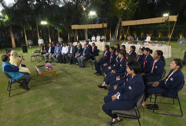 সদ্যসমাপ্ত বিশ্বকাপে ভাল পারফরম্যান্স মেলে ধরার জন্য ক্রিকেট দলকে ধন্যবাদ জানান মোদী।