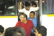 দলত্যাগ ঠেকাতে গুজরাত কংগ্রেসের ৪০ বিধায়ককে পাঠানো হল বেঙ্গালুরু