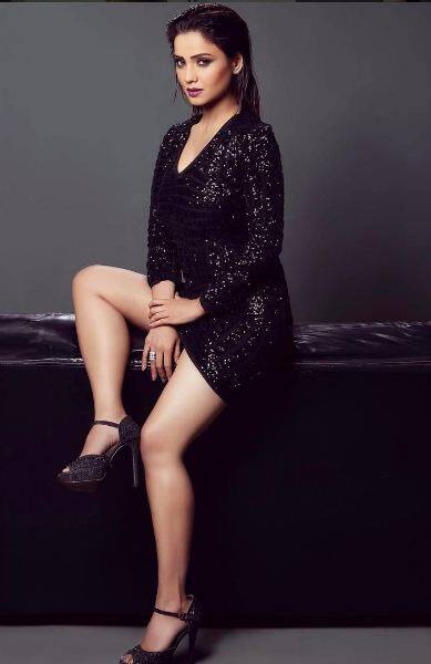 সেখানে অভিনেত্রীকে দুরন্ত সুন্দর দেখাচ্ছে।
