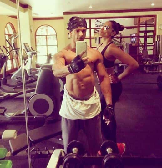 বিপাশার স্বামী কর্ণও ফিটনেস ফ্রিক। 