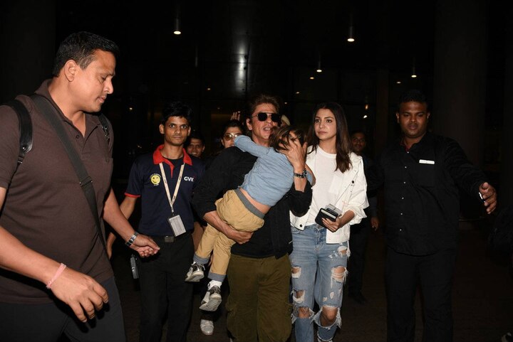 Shahrukh Khan Ran With Son Abram At The Airport For This Lovely Reason সে কী! বিমানবন্দরের মধ্যে এভাবে আবরামকে কোলে নিয়ে ছুট লাগালেন কেন শাহরুখ?
