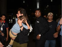 দেখুন, পার্টি থেকে ফেরার সময় কীভাবে গাড়ির সামনের ভিড় সরাল শাহরুখ-পুত্র আবরাম!