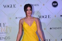 ভোগ অ্যাওয়ার্ড শো-তে ‘পীত-জ্বর’ ছড়ালেন রিয়া চক্রবর্তী