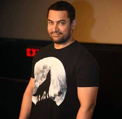 ট্রেলর লঞ্চ অনুষ্ঠানে আমির চিত্রসাংবাদিক রাজু উপাধ্যায়কে শ্রদ্ধা জানান। সম্প্রতি এক দুর্ঘটনায় রাজু উপাধ্যায়ের মৃত্যু হয়েছে।