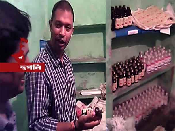Police Unearths Fake Medicine Factory At Hooghly রিষড়ায় ভাড়াবাড়িতে জাল ওষুধ কারখানার পর্দাফাঁস, উদ্ধার প্রচুর জাল ওষুধ, আটক ৪