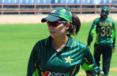 Pak Skipper Sana Mir Doesnt Intend To Continue With Current Set Up কোচের সঙ্গে বিরোধ, পদত্যাগের ইচ্ছাপ্রকাশ পাক মহিলা ক্রিকেট দলের অধিনায়ক সানা মীরের
