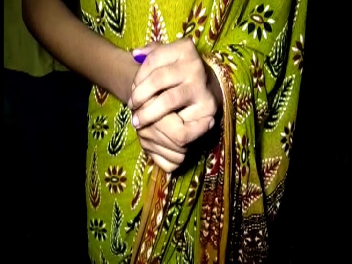 Girl Allegedly Molested At Baruipur Youth Arrested বারুইপুরে স্টেশন চত্বরে বাবা-মার সামনেই তরুণীর শ্লীলতাহানি, গ্রেফতার যুবক