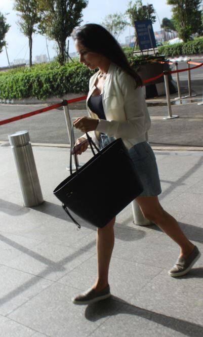 উল্টোদিকে বিপাশা গত বছর বিয়ে করেছেন কর্ণ সিংহ গ্রোভারকে। 