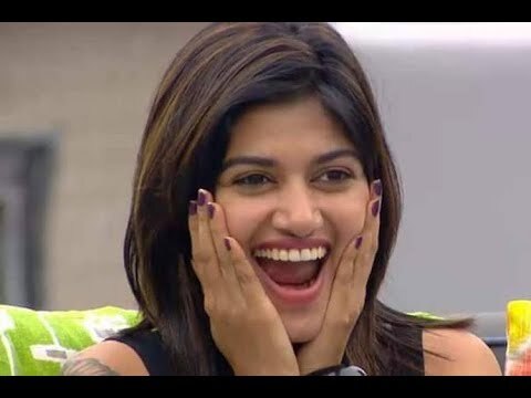 Bigg Boss Tamil Distressed Oviya Jumps Into Swimming Pool To Quite The Show থাকতে চান না বিগ বসের বাড়িতে, সুইমিং পুলে ঝাঁপ দিয়ে নিষ্কৃতি চাইলেন এক প্রতিযোগী