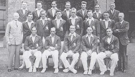 প্রথমবার এই ঘটনা দেখা গিয়েছিল ১৯২৮ সালে ইংল্যান্ড-অস্ট্রেলিয়ার টেস্ট ম্যাচে