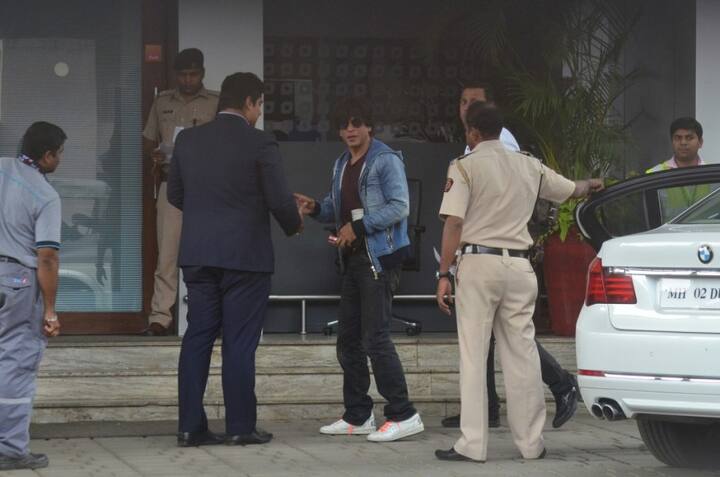 কলকাতায় প্রচারে আসার আগে সামান্য আঘাত লেগে আহত হন বাদশা