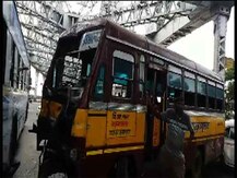 মঙ্গলবার সকালে হাওড়া ব্রিজের উপর গাড়িতে ধাক্কা মিনিবাসের, দুর্ঘটনার জেরে ব্যাপক যানজট