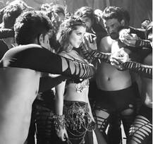 দেখুন, নতুন আইটেম নম্বরের জন্য সানি লিওনের শ্যুটিংয়ের ছবি