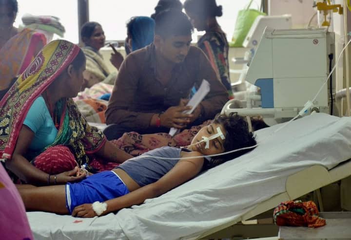 অভিভাবকদের দাবি, অক্সিজেনের অভাবের জন্যই শিশুমৃত্যু ঘটেছে।