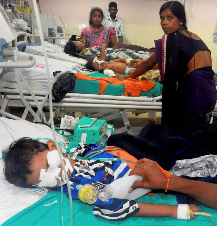 হাসপাতালে এখনও অনেক শিশুর চিকিৎসা চলছে।