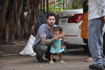 সদ্য দত্তক নেওয়া কন্যাকে নিয়ে সমস্ত বিতর্কে ইতি টেনে আহ্লাদে মাতোয়ারা সানির স্বামী ড্যানিয়েল 