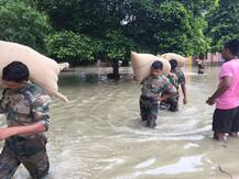 বন্যা-কবলিত অসমের মানুষের উদ্ধার ও ত্রাণে এগিয়ে এল সেনা