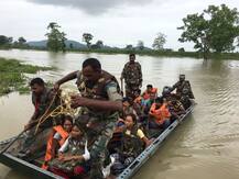 বন্যা-কবলিত অসমের মানুষের উদ্ধার ও ত্রাণে এগিয়ে এল সেনা