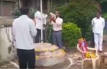 ‘জুতো পরে’ জাতীয় পতাকা তোলায় প্রিন্সিপালকে নিগ্রহ, বাধ্য করা হল ‘জয় শ্রীরাম’ বলতে