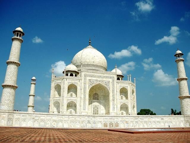 After Hiatus of Over 180 Days, Chinese National Becomes 1st Visitor at Taj Mahal Amid Covid-19 Curbs লকডাউনে বন্ধ ছিল ১৮০ দিনের বেশি, করোনার মধ্যে তাজমহলের প্রথম দর্শক এই চিনা নাগরিক