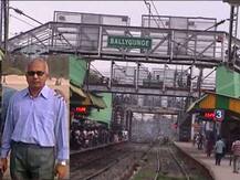 স্ত্রী-র সেরিব্রাল, হাসপাতালে যেতে চলন্ত ট্রেনে উঠতে গিয়ে পড়ে গেলেন বৃদ্ধ, মৃত্যু