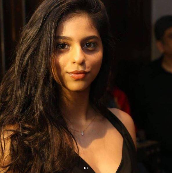 কর্ণ জোহরের তত্ত্বাবধানে নাকি সিনেমায় নামার প্রস্তুতি নিচ্ছে শাহরুখ কন্যা Has Suhana Khan Already Begun Working On Her Bollywood Debut Under Karan Johar কর্ণ জোহরের তত্ত্বাবধানে নাকি সিনেমায় নামার প্রস্তুতি নিচ্ছে শাহরুখ কন্যা