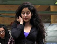 ডিউ ড্রপ রেস্তোরাঁয় দেখা গেল বলিউডের দুই নবাগতাকে, রাজপথের সকলের নজর তাঁদের দিকে