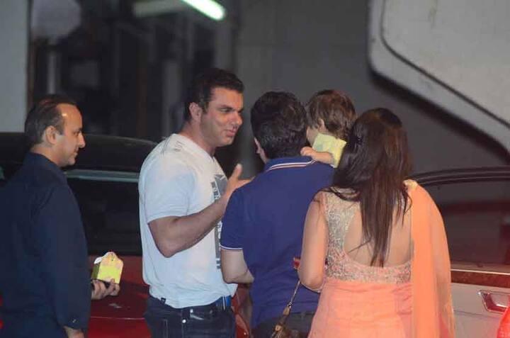 আবু ধাবিতে চলছে টাইগার জিন্দা হ্যায়-এর শ্যুটিং। পুজোর দিন মুম্বই ফিরবেন সলমন, পরদিন ফিরে যাবেন। সঙ্গে আসতে পারেন ছবির নায়িকা ক্যাটরিনা কাইফও।