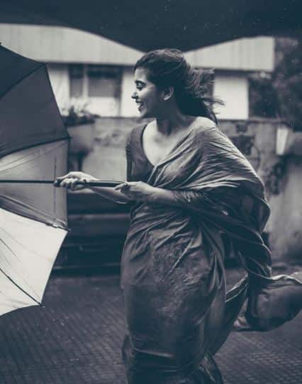 বলিউড অভিনেত্রী শ্বেতা ত্রিপাঠীর বৃষ্টির সময় তোলা এই ছবিগুলি দেখুন, কিছুক্ষণ পলক ফেলতে পারবেন না