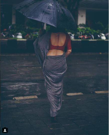 এই ছবিটিতেও শ্বেতাকে অত্যন্ত আকর্ষণীয়া দেখতে লাগছে